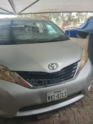 Toyota Sienna LE 7 Passenger 2011 Silver