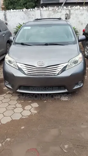 Toyota Sienna 2015 Gray