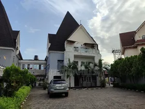 8bdrm Townhouse / Terrace in Jabi for rent