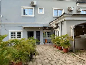 8bdrm Townhouse / Terrace in Jabi for rent