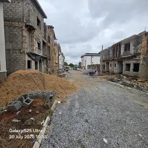 4bdrm Duplex in Floursh Estate, Lugbe District for sale