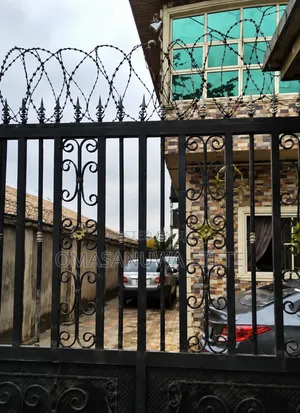 3bdrm Block of Flats in Sisideansrealestate, Benin City for sale