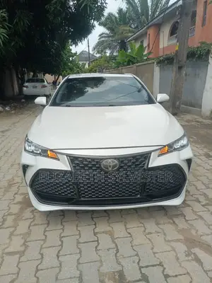 Toyota Avalon XLE FWD Sedan (3.5L V6 8A) 2019 White