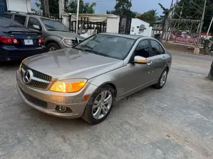 Mercedes-Benz C300 Luxury 4Matic Sedan AWD (3.0L 6cyl 7A) 2011 Gold