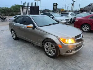 Mercedes-Benz C300 Luxury 4Matic Sedan AWD (3.0L 6cyl 7A) 2011 Gold