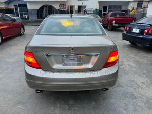 Mercedes-Benz C300 Luxury 4Matic Sedan AWD (3.0L 6cyl 7A) 2011 Gold