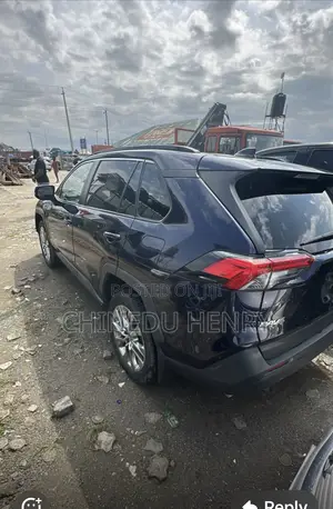 Toyota RAV4 XLE AWD 2019 Blue
