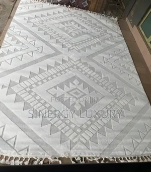 7x10fts Crean Quality Premium Tirkish Rug.