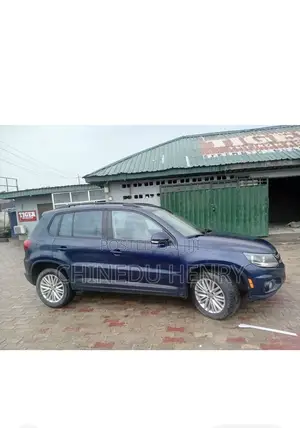 Volkswagen Tiguan SEL 4Motion 4dr SUV AWD (2.0L 4cyl Turbo 6A) 2015