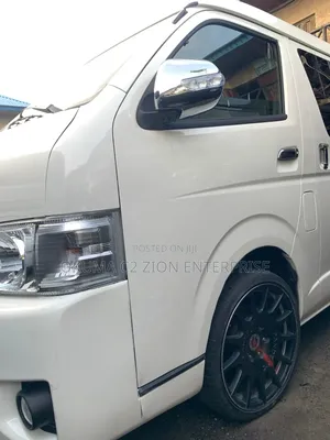 Toyota HiAce 2015 White