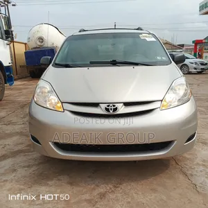 Toyota Sienna 2010 Silver