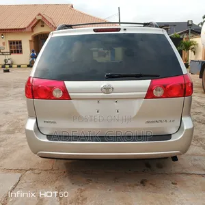 Toyota Sienna 2010 Silver