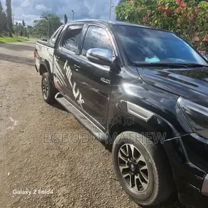 Toyota Hilux 2014 Black