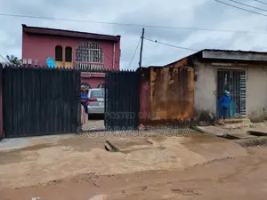 3bdrm Block of Flats in Omiyale, Ejigbo / Ejigbo for sale