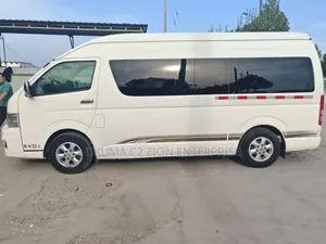 Toyota HiAce 2015 White