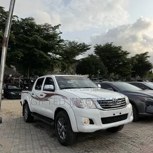 Toyota Hilux 2014 White