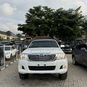 Toyota Hilux 2014 White