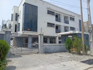 Furnished 3bdrm Apartment in Edge Water Estate, Lekki Phase 1 for sale