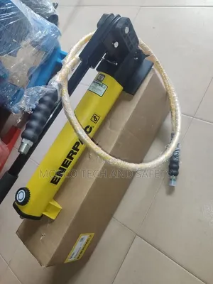 Enerpac P392 Hydraulic Hand Pump – Two-Speed Portable Pump