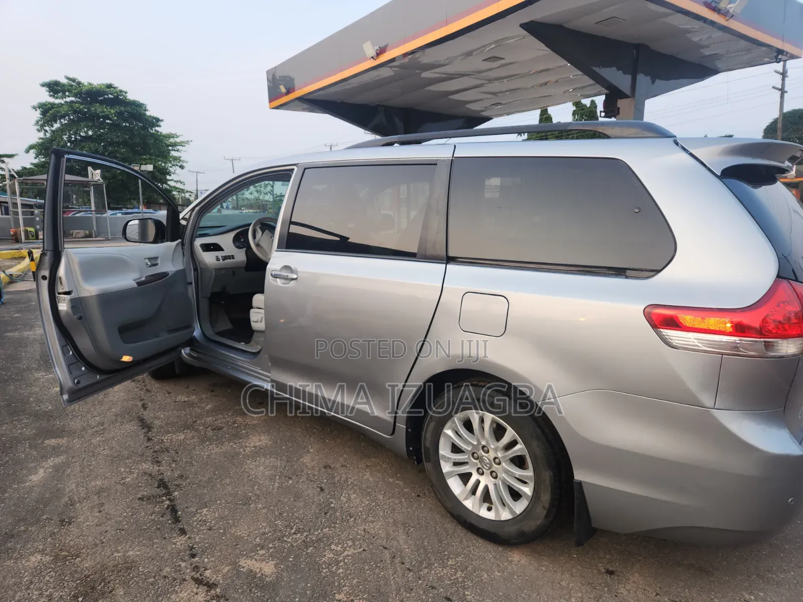 Toyota Sienna 2013 Silver