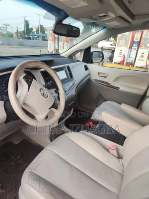 Toyota Sienna 2013 Silver