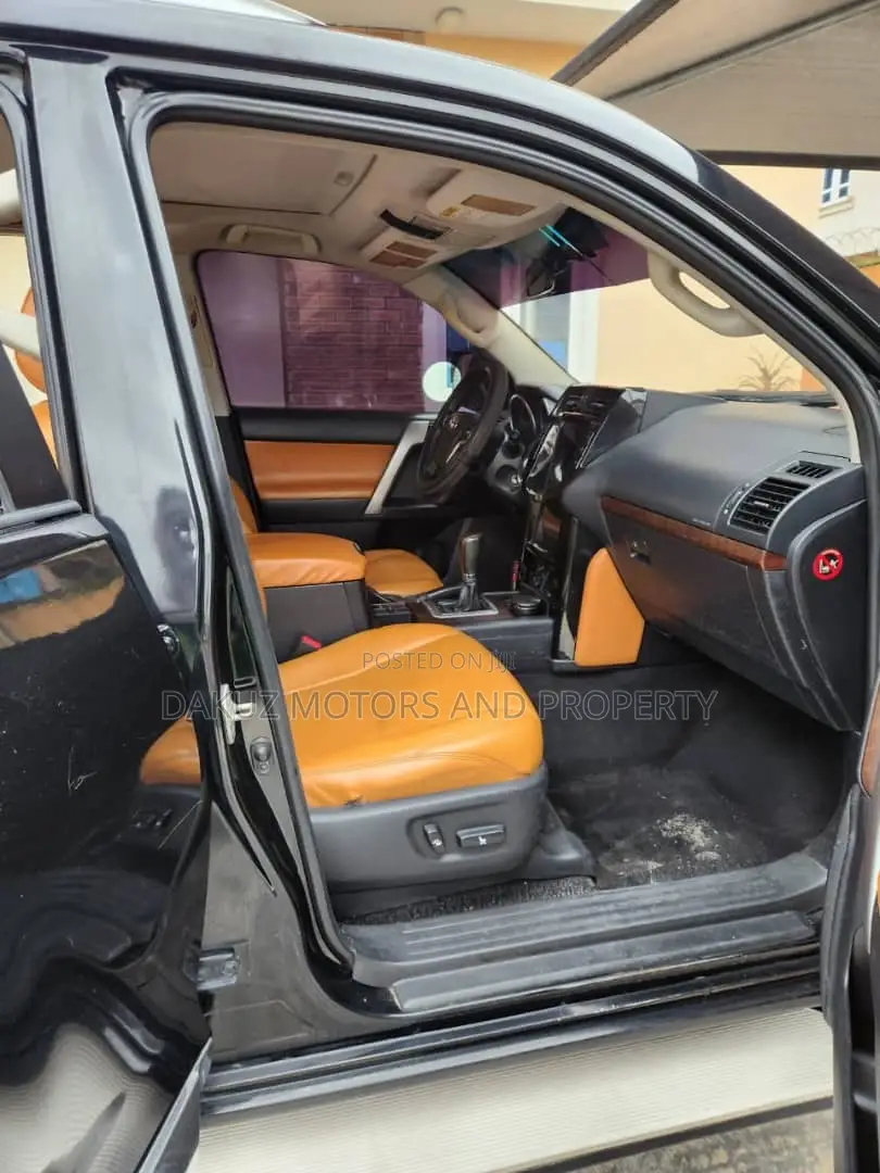Toyota Land Cruiser Prado 2017 Black