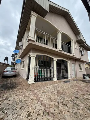 3bdrm Block of Flats in Irhirhi, Benin City for sale