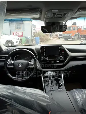 Toyota Highlander XLE 2022 Silver