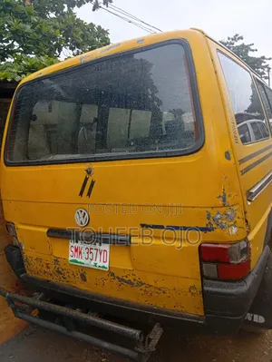 Volkswagen Transporter 1985 Yellow