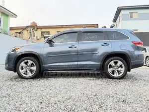 Toyota Highlander Limited 2019 Blue