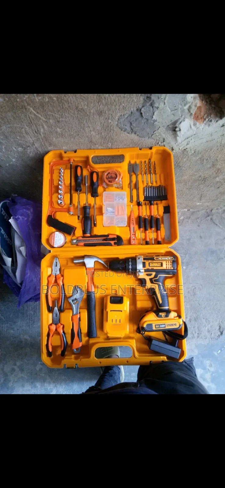 48 Volt Dewalt Rechargable Drill With Tools Set