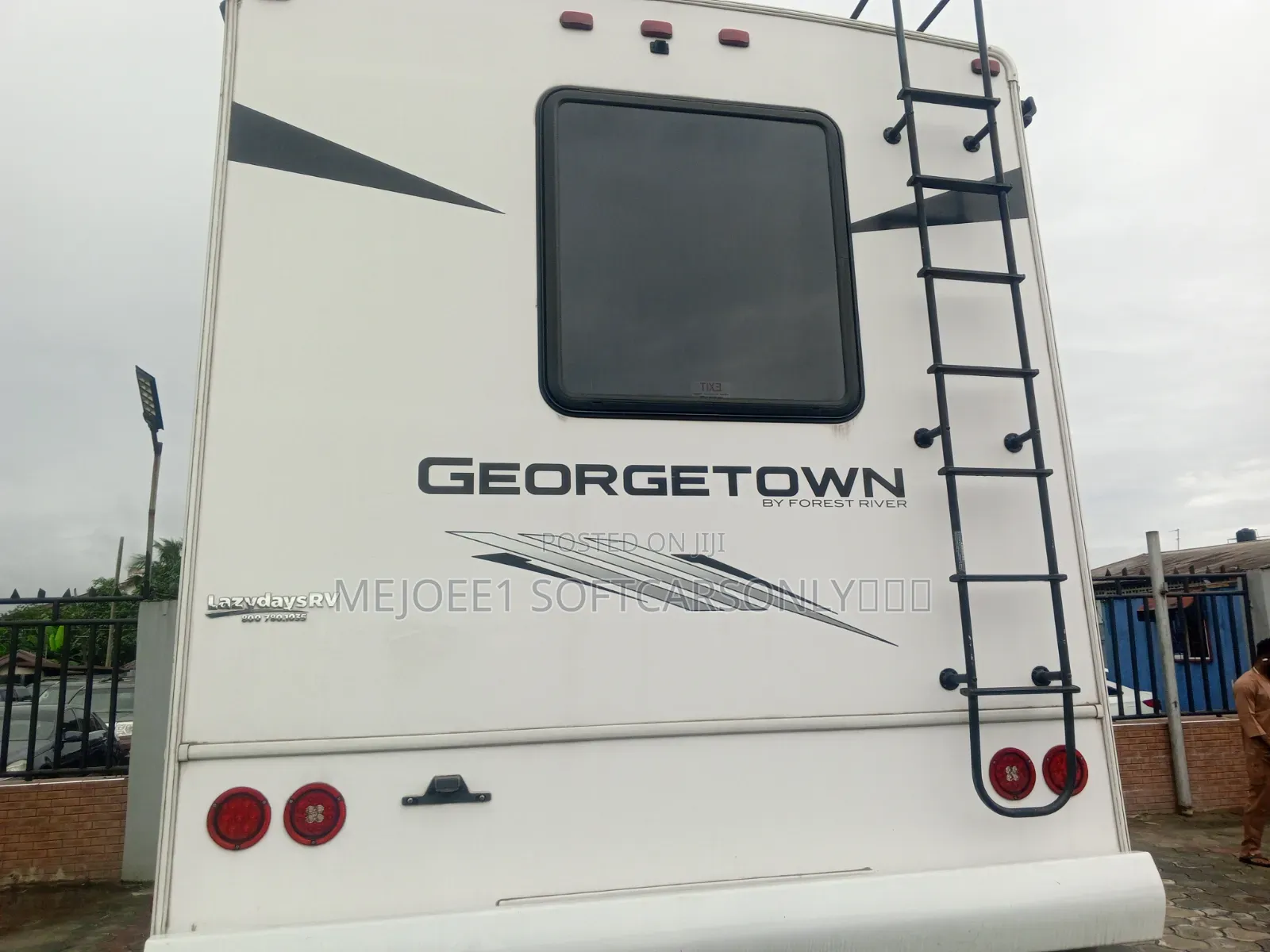 Bus 2020 White