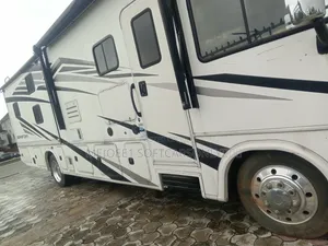 Bus 2020 White