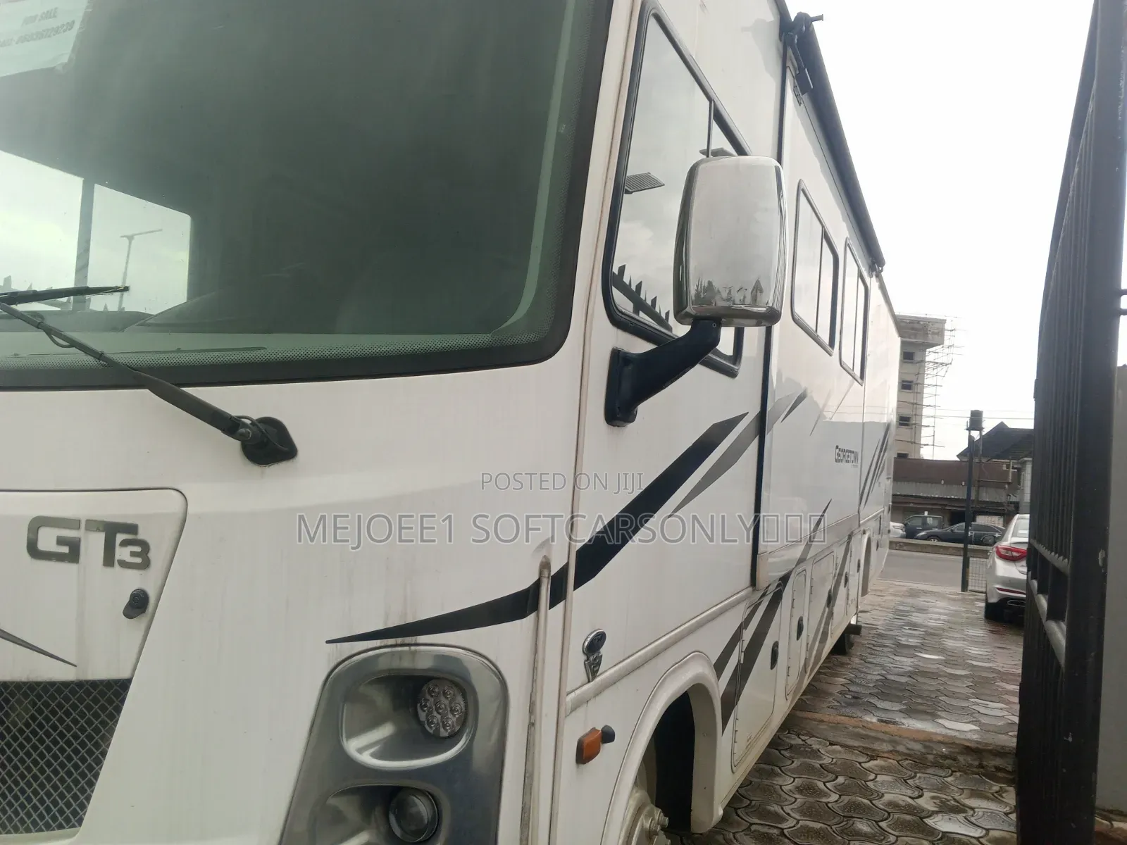 Bus 2020 White