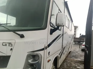 Bus 2020 White