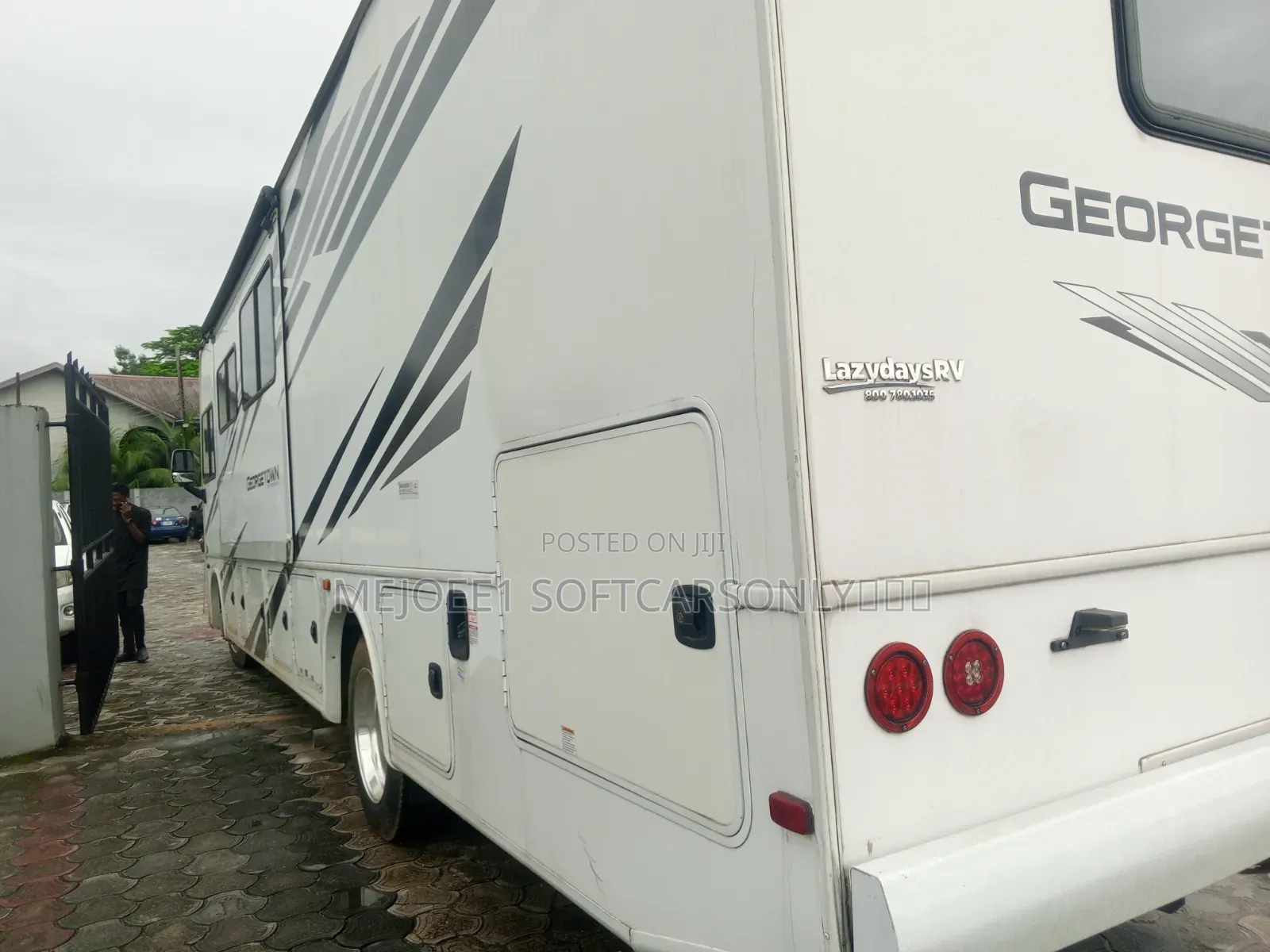 Bus 2020 White