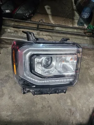 GMC Sierra 2018 Headlight