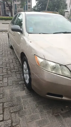 Toyota Camry 2009 Gold