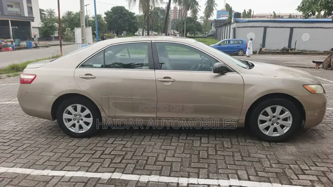 Toyota Camry 2009 Gold