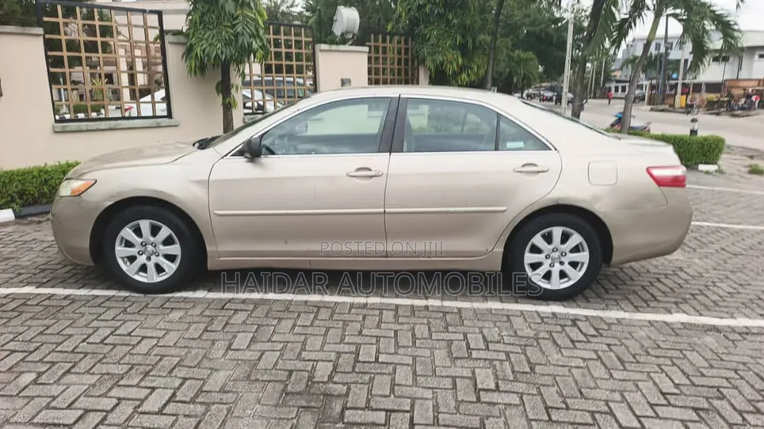 Toyota Camry 2009 Gold