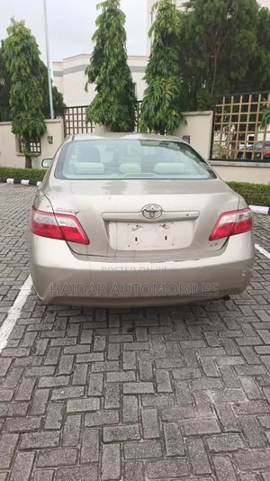 Toyota Camry 2009 Gold
