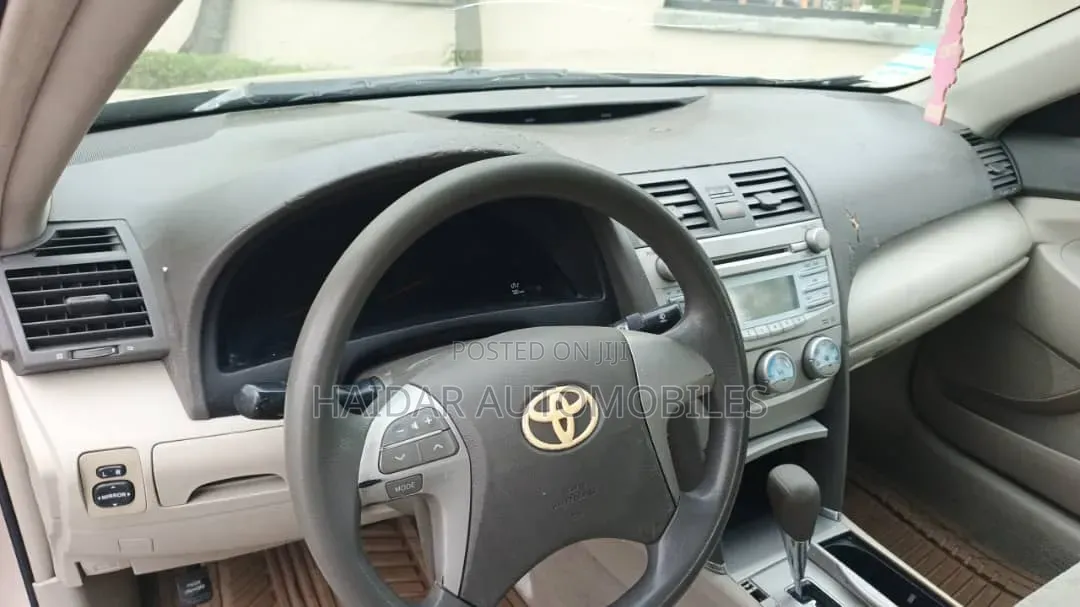 Toyota Camry 2009 Gold