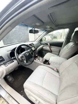 Toyota Highlander 3.5L 4WD 2013 Gray