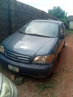 Toyota Sienna 2002 Green