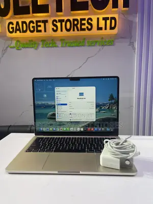 Laptop Apple MacBook Air 2022 M2 16GB Apple M2 SSD 256GB