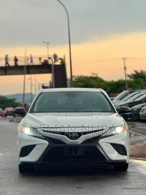 Toyota Camry 2018 White