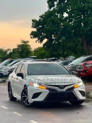 Toyota Camry 2018 White