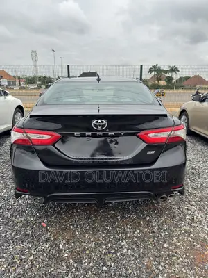 Toyota Camry SE FWD (2.5L 4cyl 8AM) 2018 Black