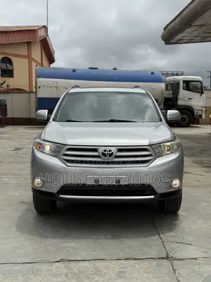 Toyota Highlander SE 3.5L 4WD 2013 Silver