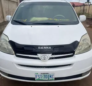 Toyota Sienna 2005 White